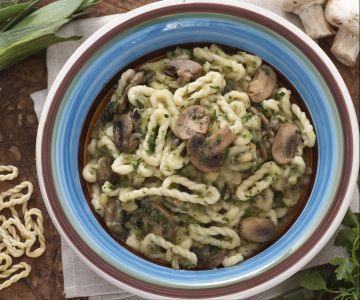 Lorighittas avec aubergines et champignons