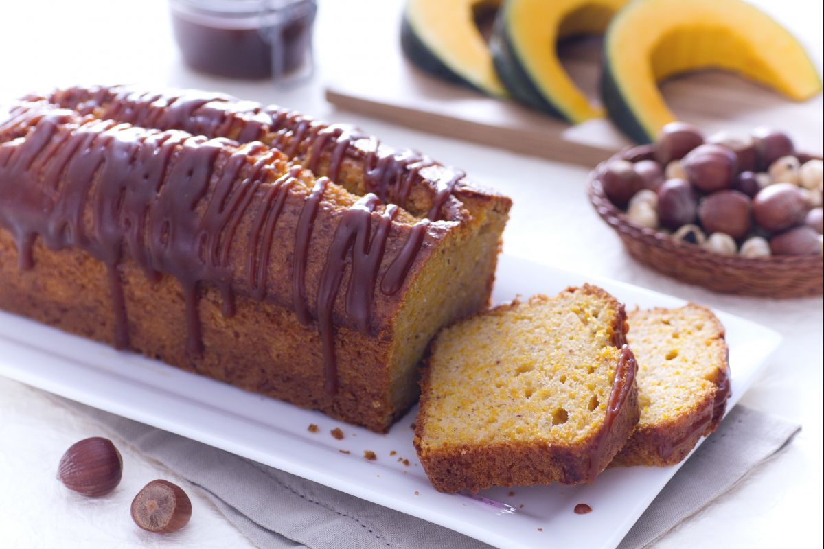 Cake à la courge, yaourt et caramel au beurre salé