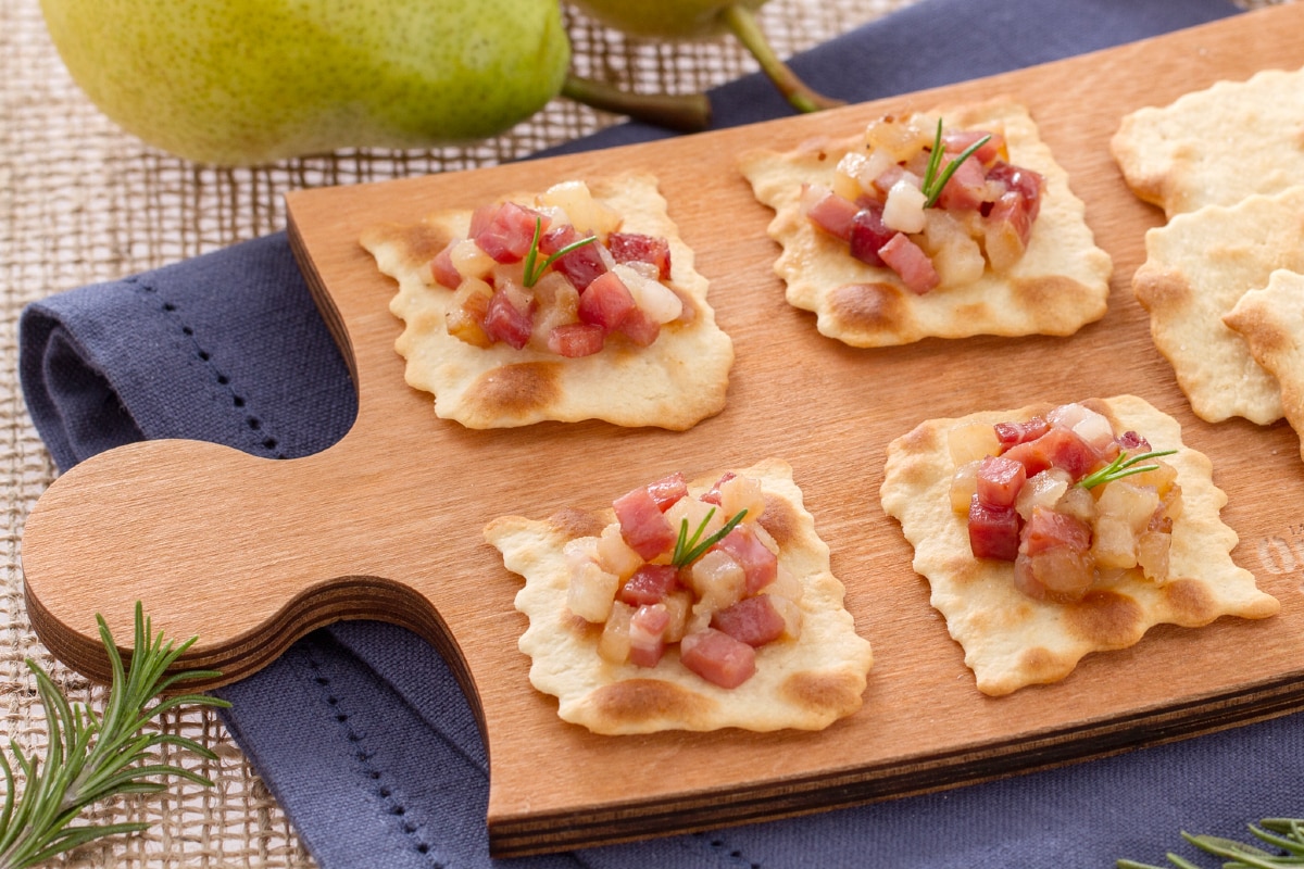 Feuilletés classiques aux poires et speck