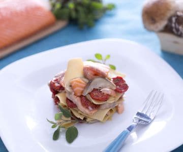 Maltagliati au saumon, cèpes et tomates confites