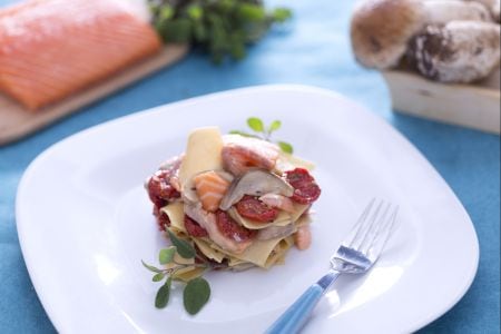 Maltagliati au saumon, cèpes et tomates confites