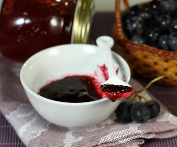 Confiture de raisin Isabella et cannelle