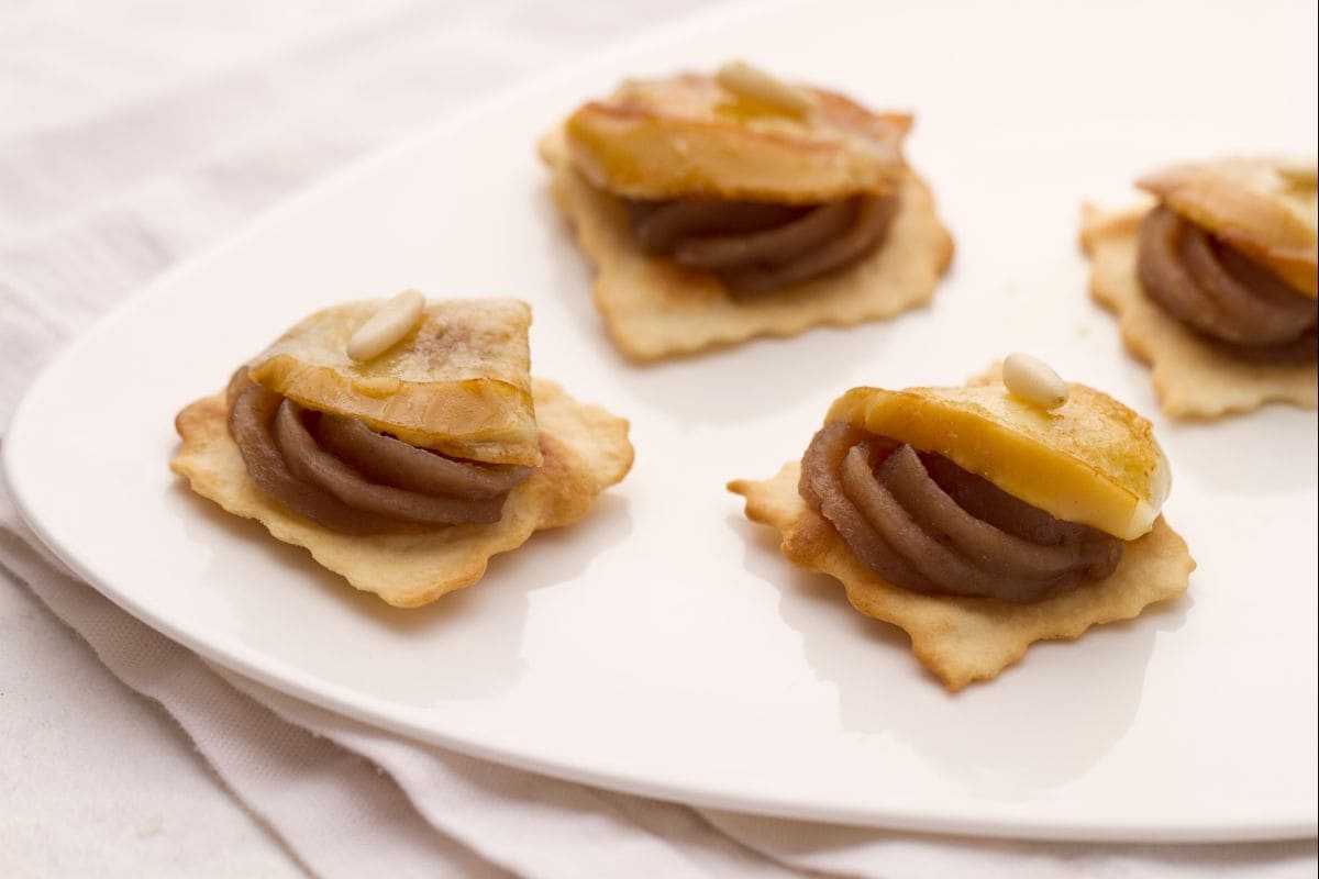 Feuilletés à la crème de marrons et scamorza