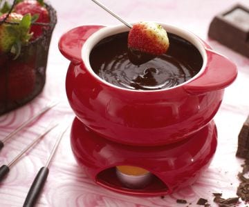 Fondue au chocolat avec des fraises