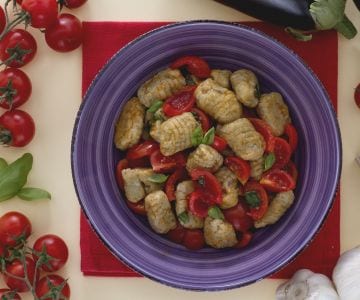 Gnocchi d'aubergines avec tomates cerises et basilic