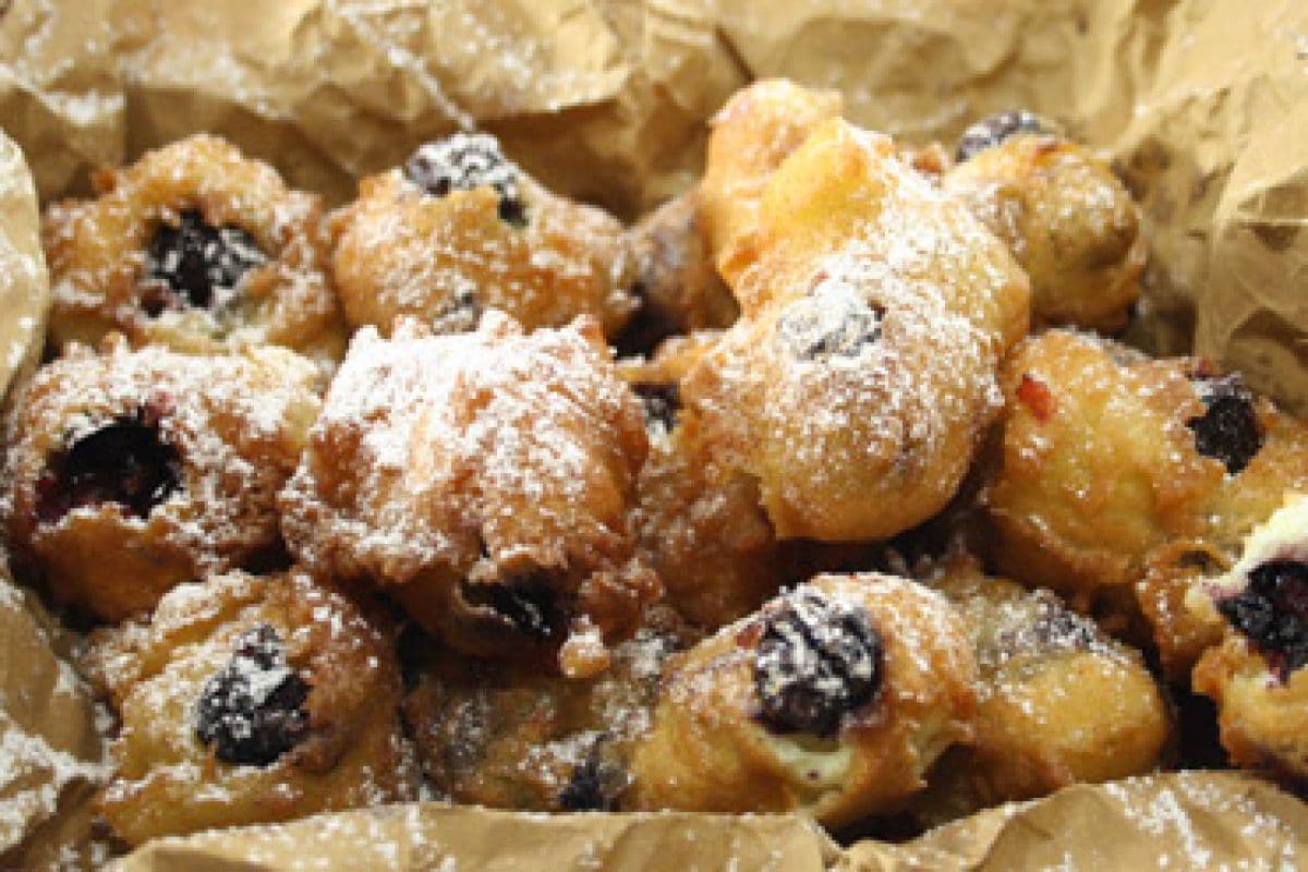 Beignets de raisin Isabella au brandy et à la cannelle
