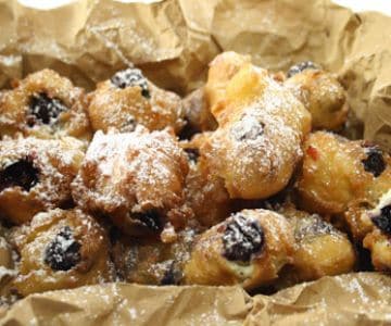 Beignets de raisin Isabella au brandy et à la cannelle