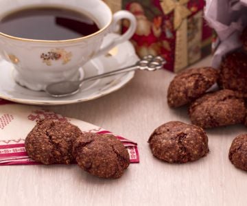Petits biscuits épicés au chocolat et aux amandes