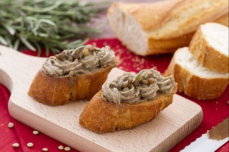 Crostini à la crème de lentilles au romarin