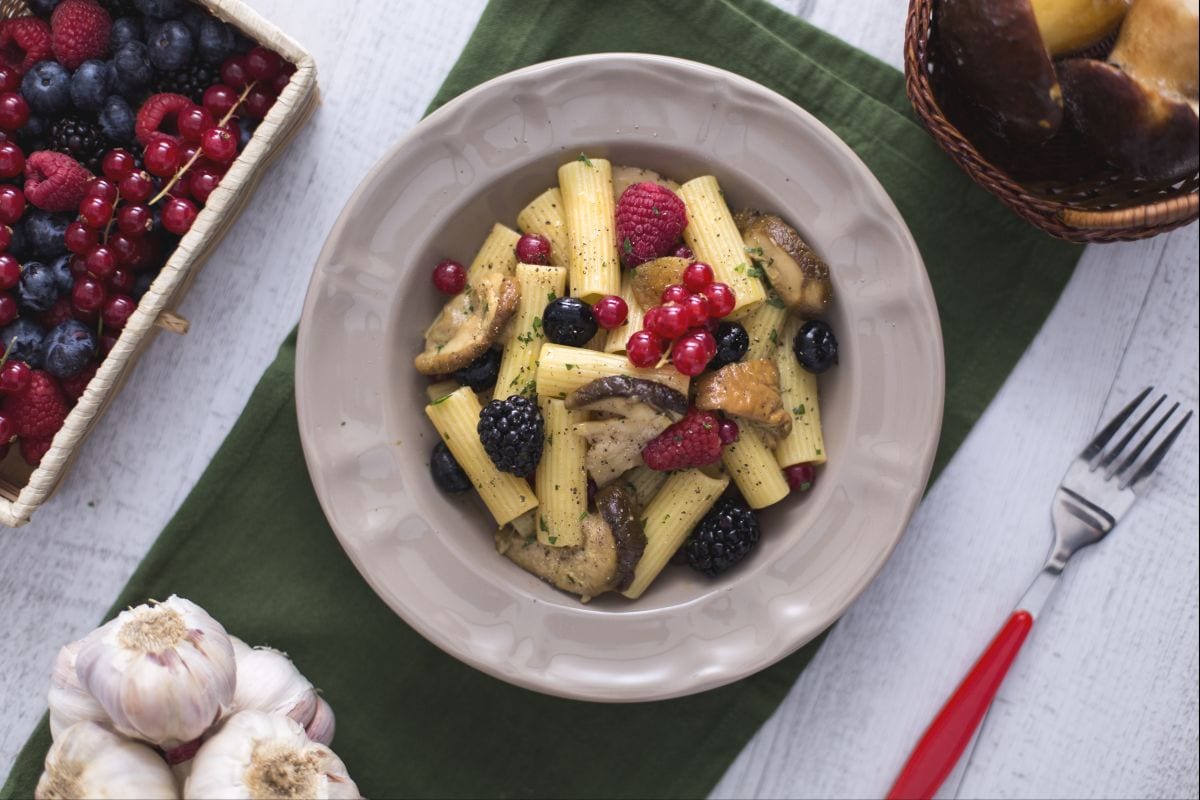 Rigatoni aux cèpes et fruits des bois