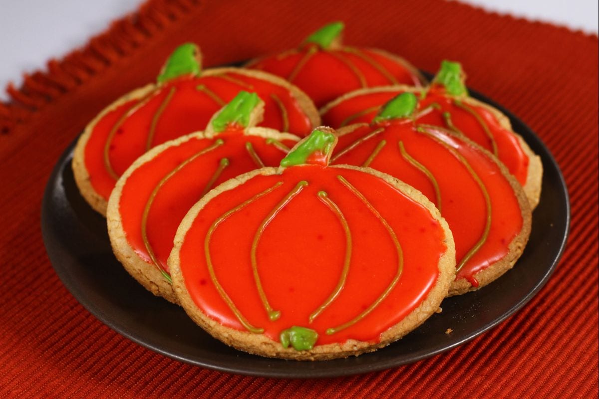 Biscuits glacés en forme de citrouille