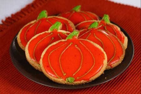 Biscuits glacés en forme de citrouille