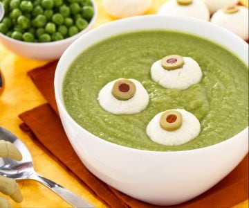 Velouté d'Halloween avec des petits yeux