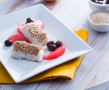 Merlu croustillant avec salade de pamplemousse