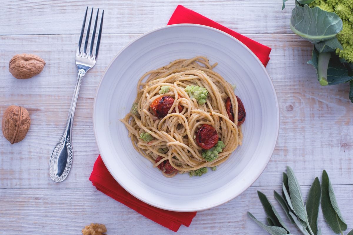 Spaghetti au pesto de sauge et noix
