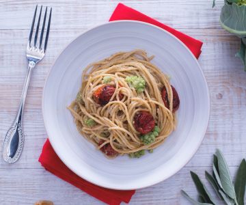 Spaghetti au pesto de sauge et noix