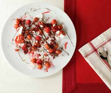 Struffoli aux fruits rouges
