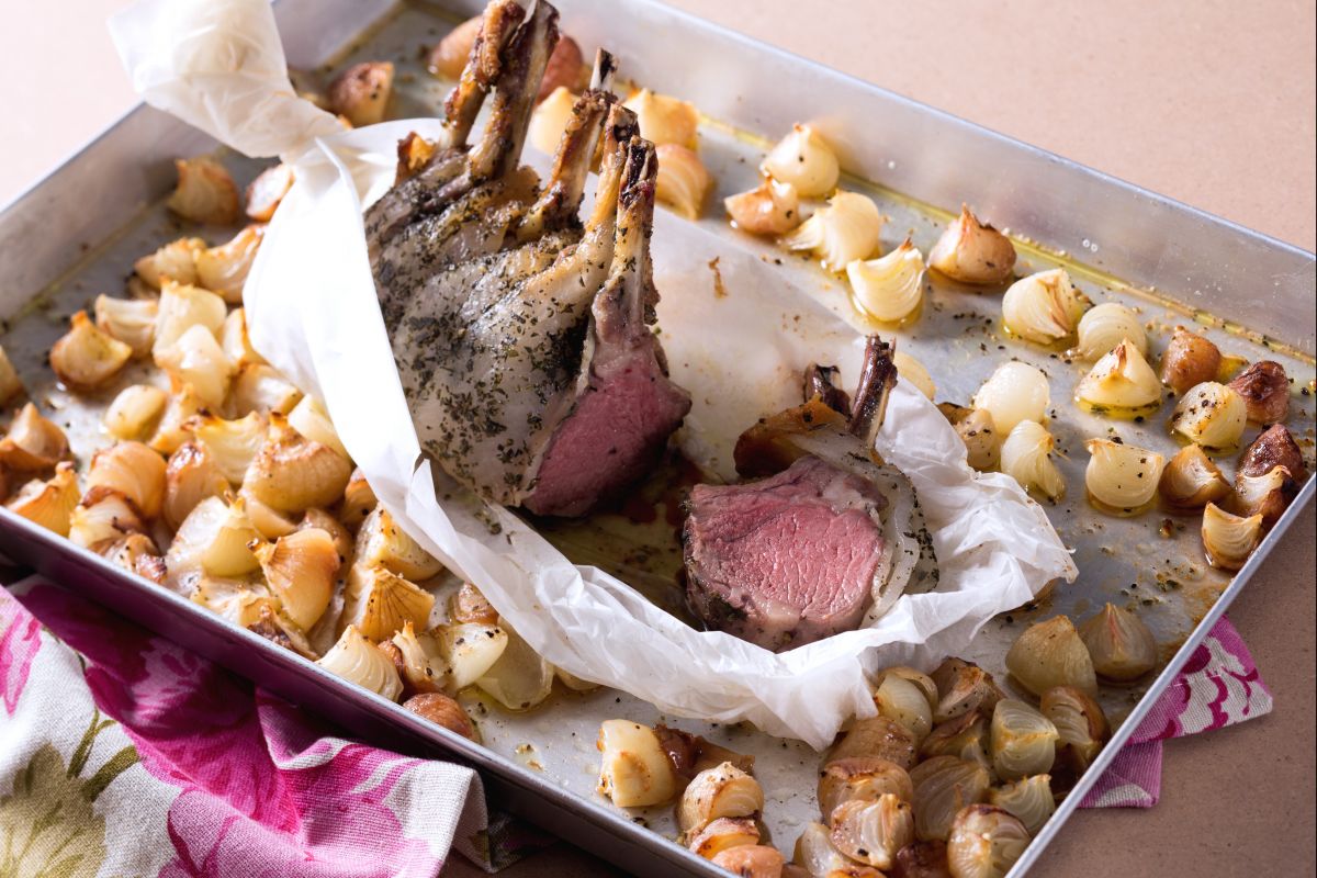 Carré d'agneau au thym et lard de Colonnata