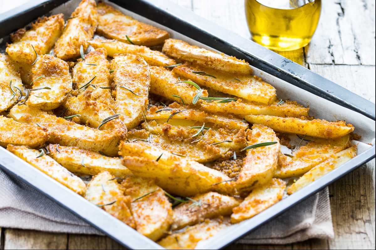 Pommes de terre au four avec la peau