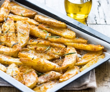 Pommes de terre au four avec la peau