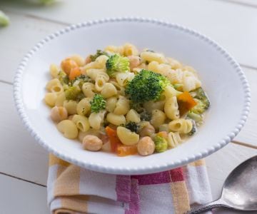 Soupe de pâtes, pois chiches et brocolis