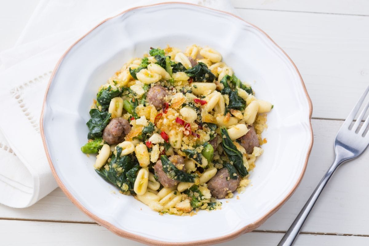 Cavatelli avec saucisse et pousses de navet