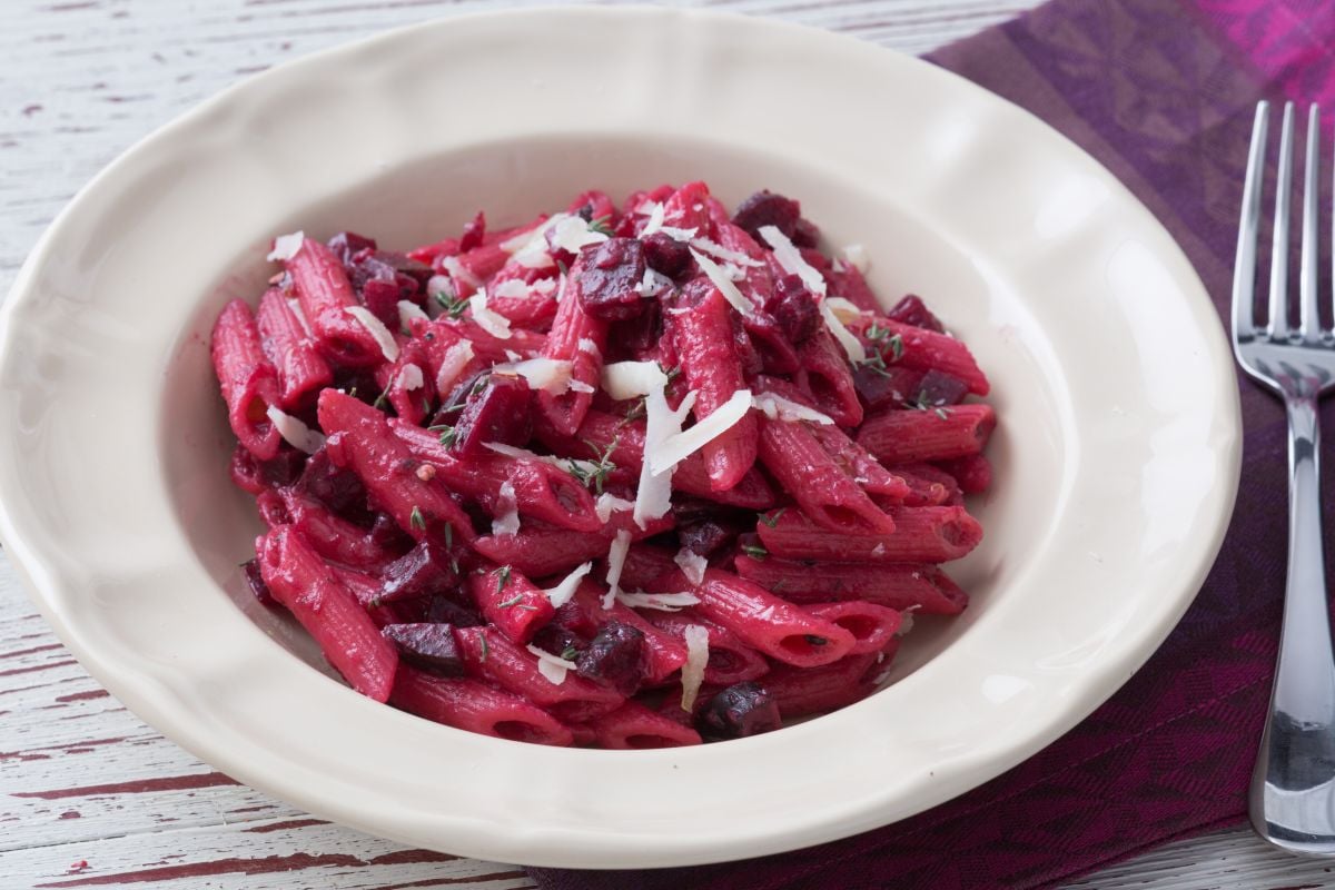 Pâtes à la betterave et pecorino