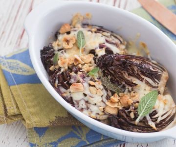Salade gratinée de radicchio, noisettes et scamorza