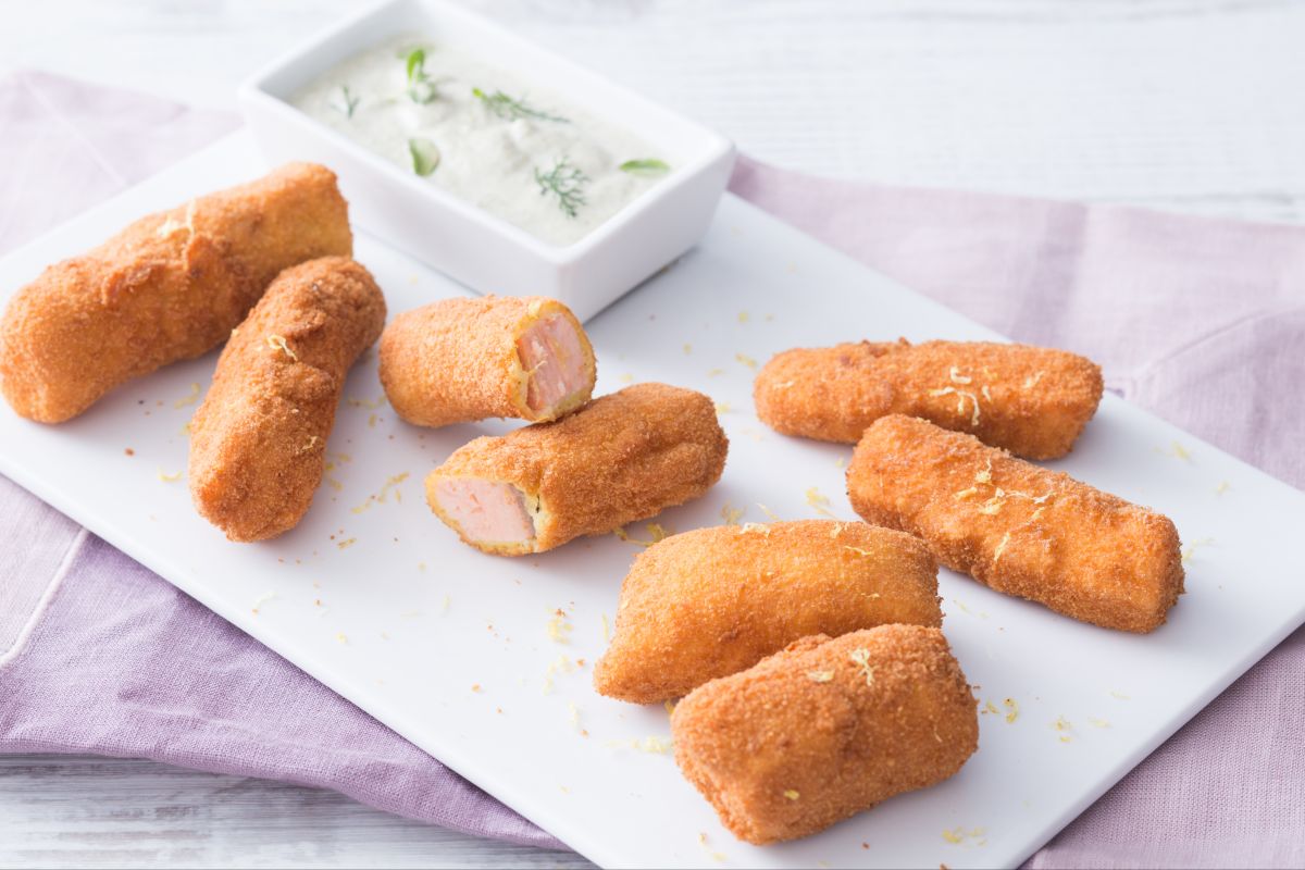 Bâtonnets de saumon avec crème de champignons aux herbes