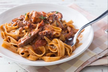 Fettuccine à la sauce de poulpe et cèpes