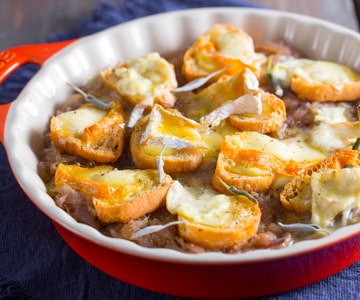 Soupe à l'oignon aux 4 fromages français
