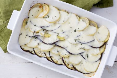 Aubergines au four avec des pommes de terre