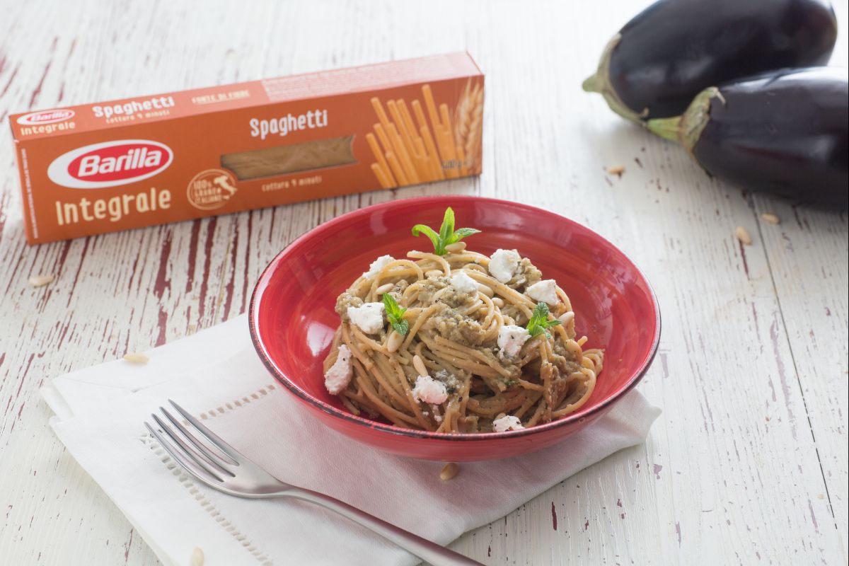 Spaghettis complets aux aubergines rôties et à la menthe