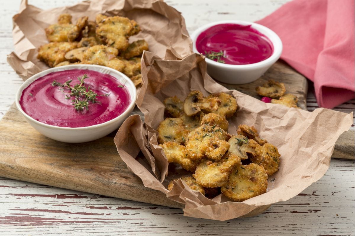 Champignons frits avec mayonnaise de betterave