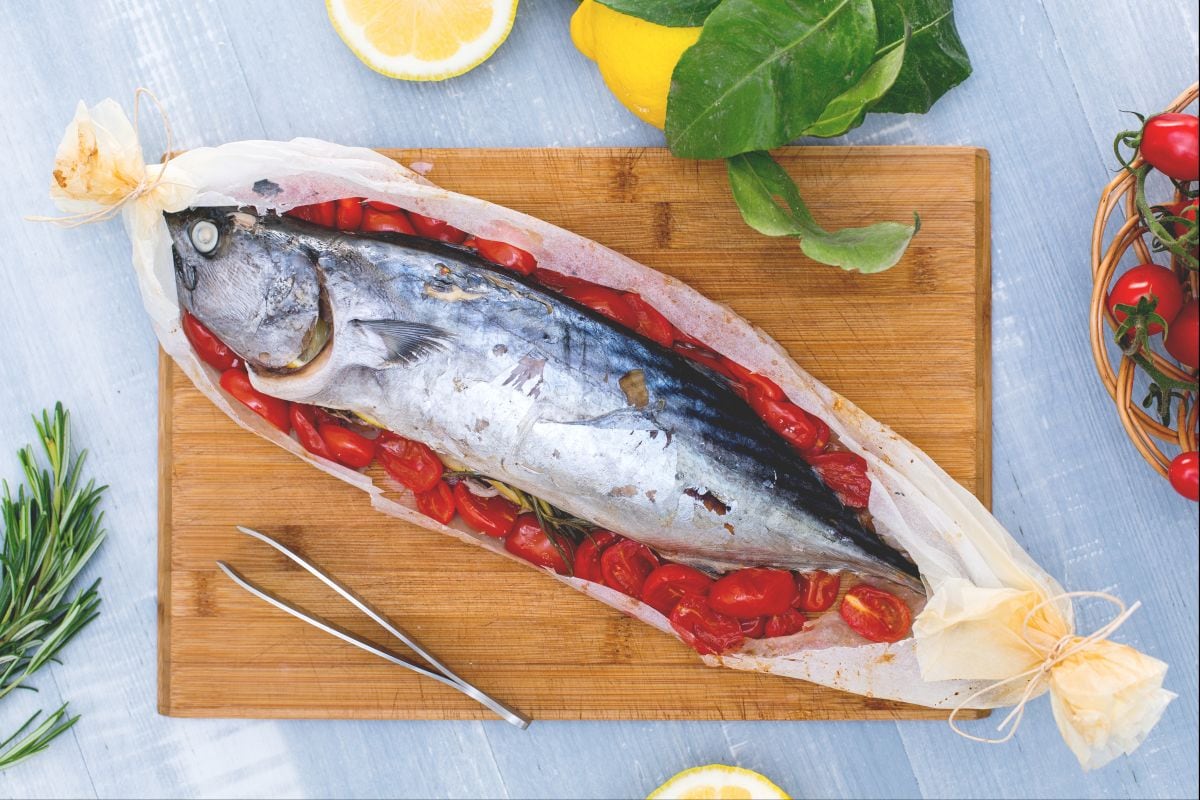 Bonite en papillote avec tomates cerises