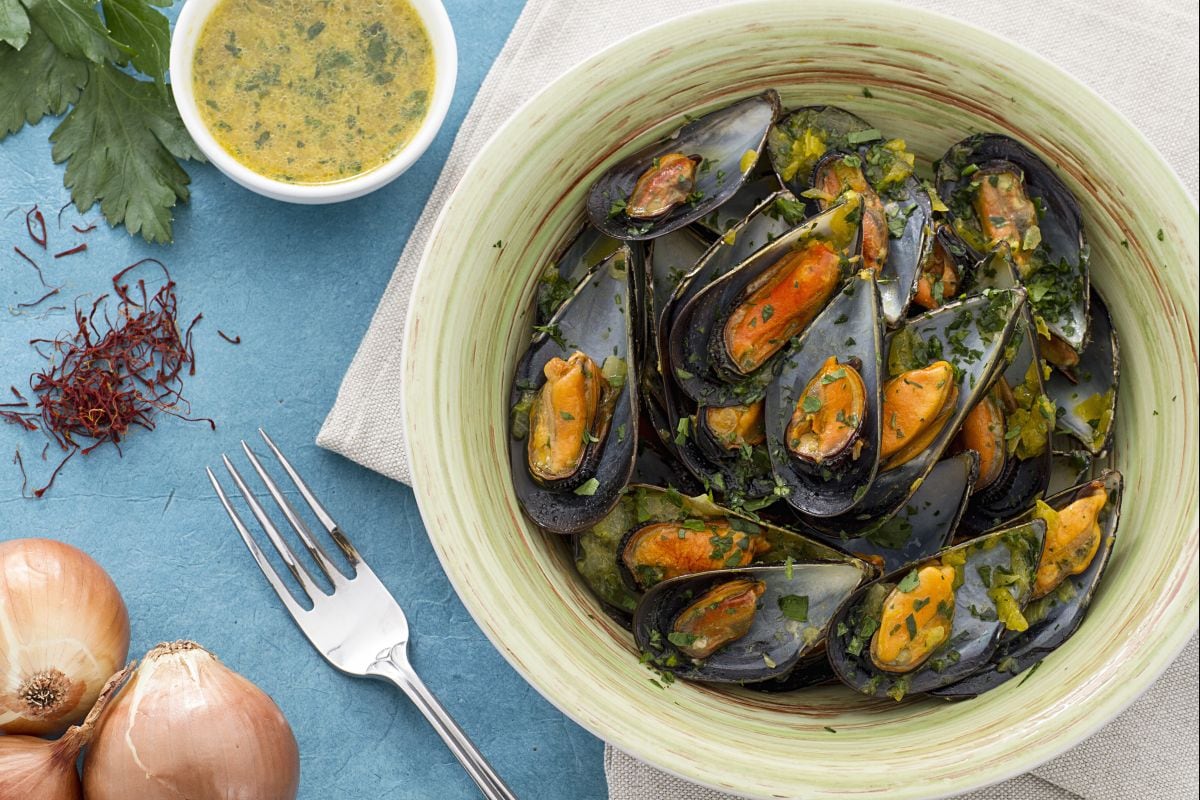 Moules à la sauce safranée