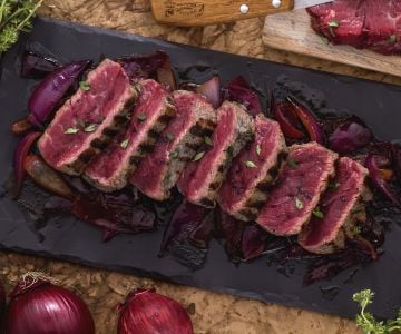 Émincé de bœuf avec oignons aigre-doux