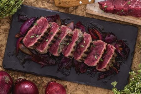 Émincé de bœuf avec oignons aigre-doux