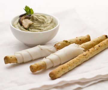 Ficelles aux olives avec cèpes et lard