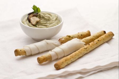 Ficelles aux olives avec cèpes et lard