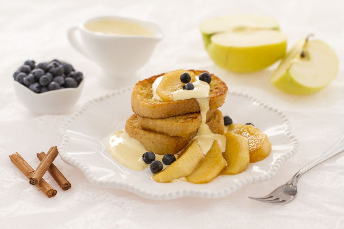 Pain perdu avec pommes caramélisées