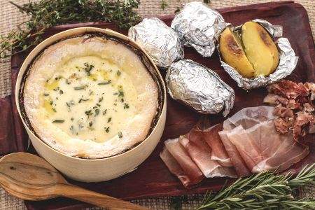 Vacherin au four aux herbes