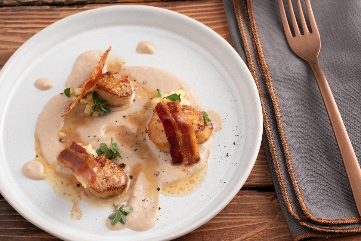 Coquilles Saint-Jacques avec lard et crème de marrons