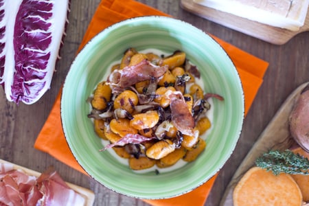 Gnocchi de patates douces au radicchio et speck