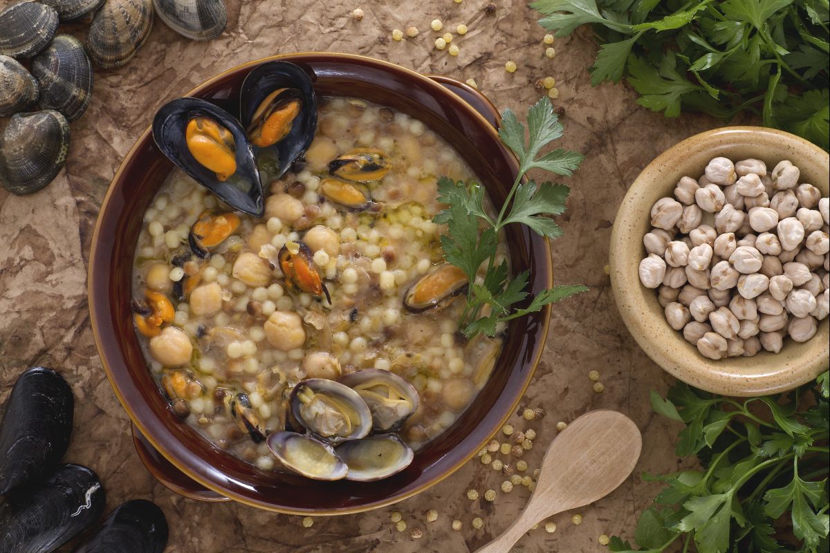 Fregola aux moules, palourdes et pois chiches