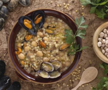 Fregola aux moules, palourdes et pois chiches