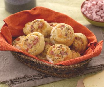 Escargots de pain farcis de dés de jambon et de fontina