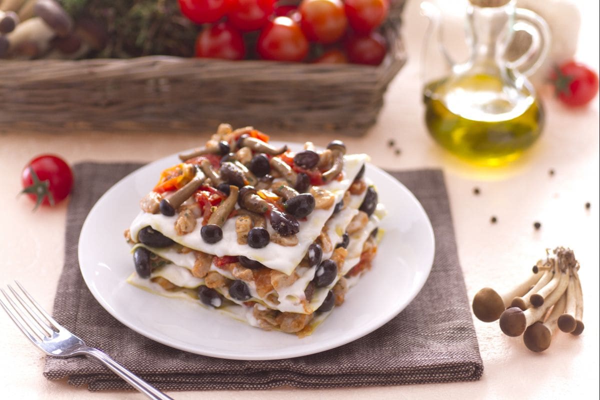 Lasagnes avec ragoût de lapin et champignons
