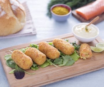 Croquettes de pommes de terre et saumon avec sauce au yaourt