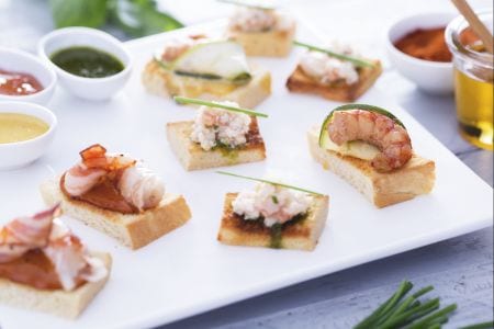 Trio de canapés de pain brioché aux crevettes